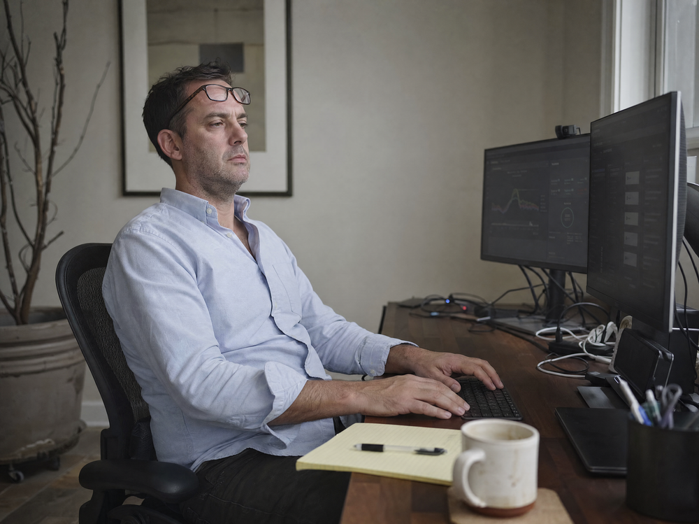 Man at his desk running low on cellular energy in the afternoon